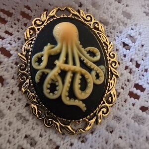 Gold Octopus Cameo In Gold Tone Metal Frame Unisex Brooch Men's Women's